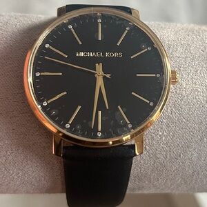 Michael Kors Analog Quartz Women Watch New With Box and tag